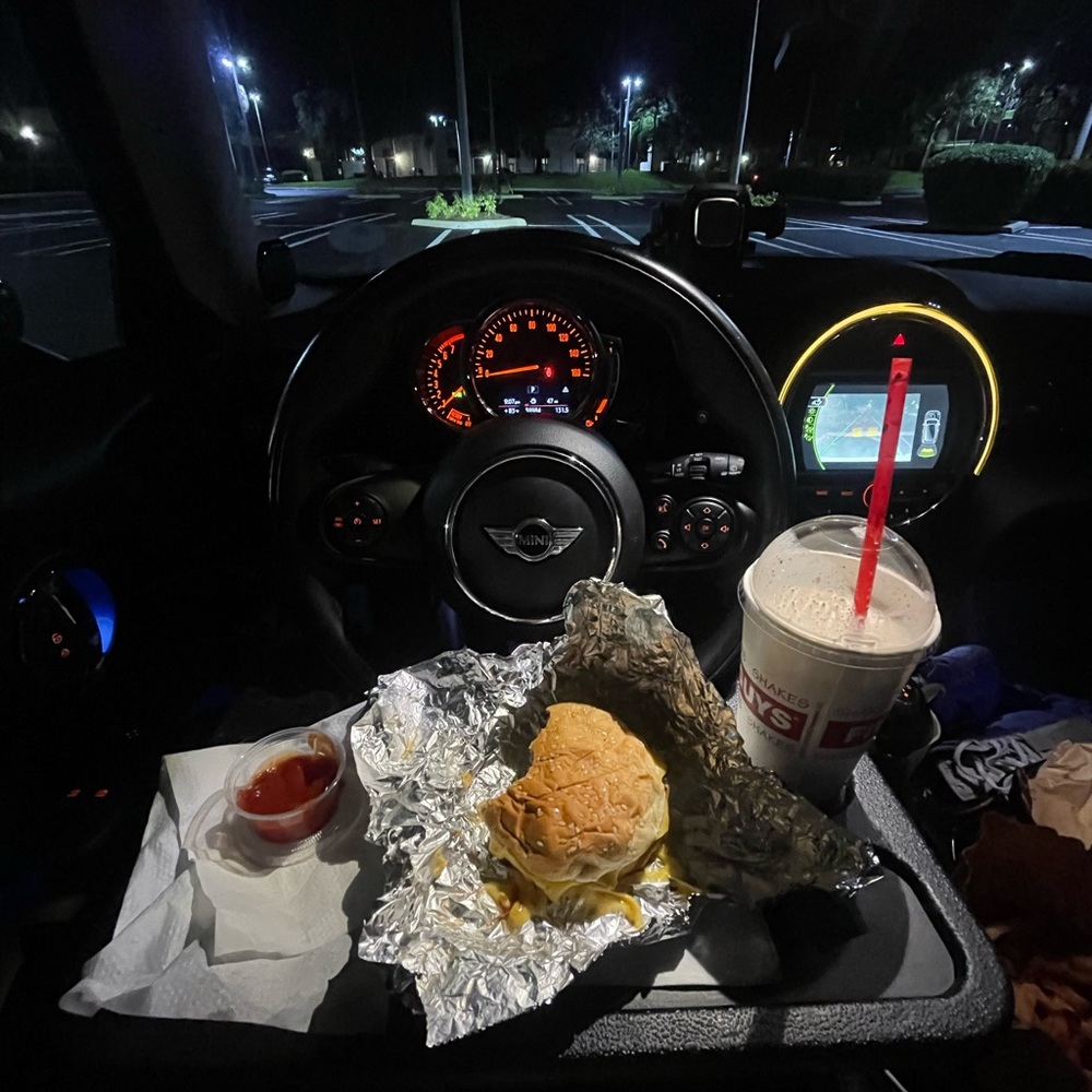 Meet your Posher, Ara